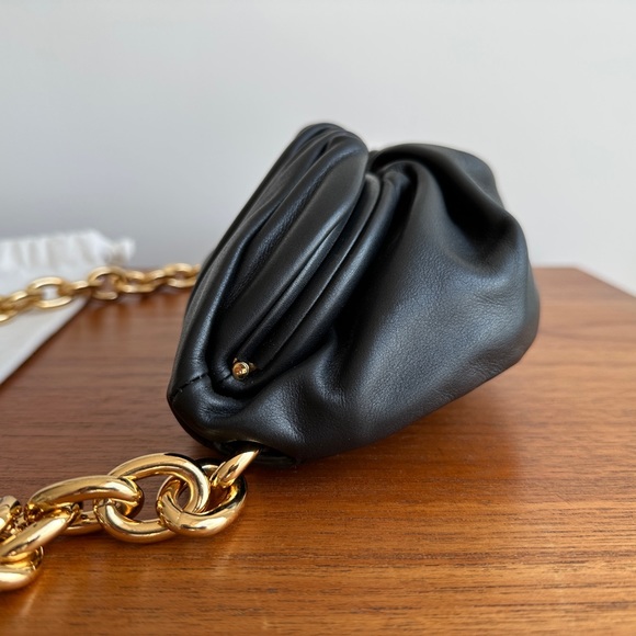 Bottega Veneta Chain Pouch Belt Bag in Black Leather - Picture 12 of 17